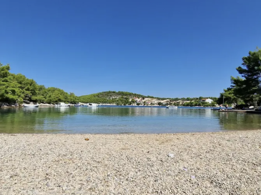 Пляжи острова Хвар. Vira пляж. Фото sandee.com