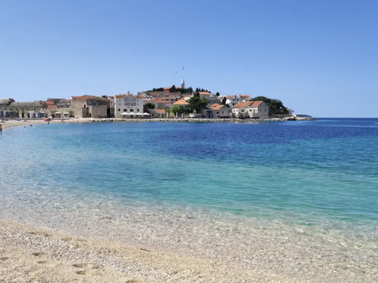 Пляж Мала Радуца / Mala Raduca Примоштен