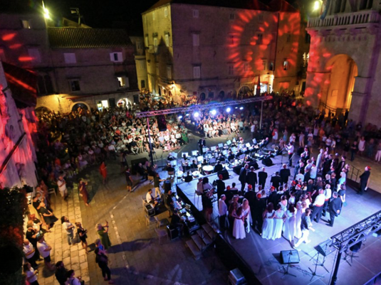 Летний культурный фестиваль в Трогире