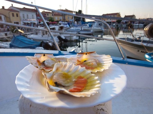 Novigradske Kapešante / Новиградске Капешанте. ТОП 10 блюд хорватской кухни, которые обязательно нужно попробовать. Фото 8