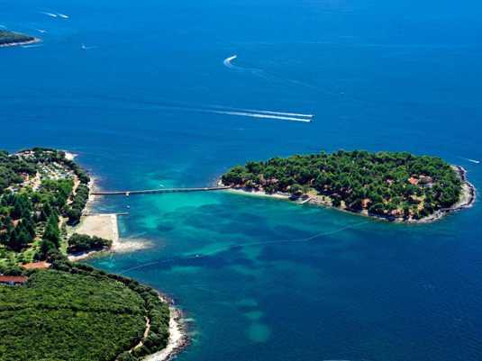 Лучшие нудистские пляжи и курорты Хорватии -Нудистский курорт Koversada, Врсар полуостров Истрия