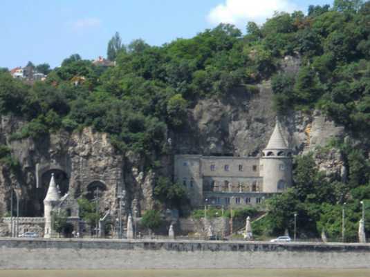 Пещерная церковь Будапешт